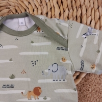 Shirtje olijfgroen met jungledieren